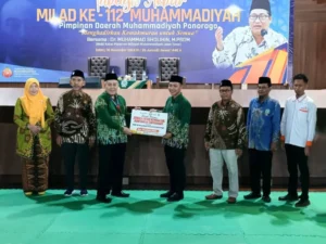 Dukung Program Pendidikan di Ponorogo, Surya Mart Bersama Lazismu Ponorogo Salurkan Donasi Rp 165 Juta