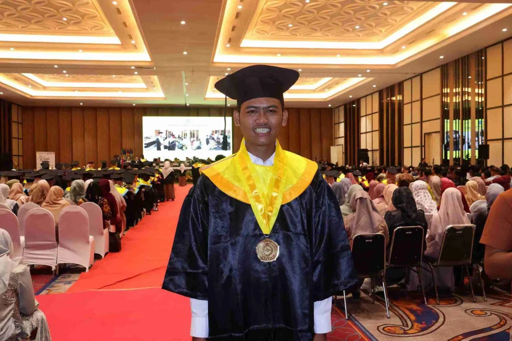 Perjuangan Nurhul Huda: Satpam UMG yang Berhasil Raih Gelar Sarjana dalam 3,5 Tahun