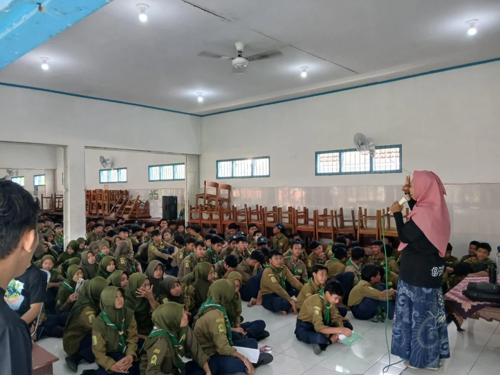Peringati Hari Peduli Sampah Nasional, Siswa Sekolah Muhammadiyah di Kediri Dibekali Edukasi Pengelolaan Sampah