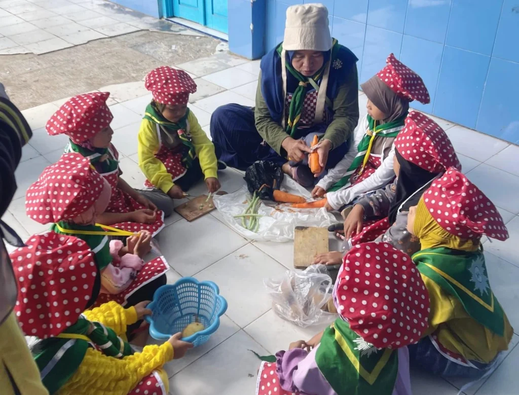 Serunya Fun Cooking dan Makan Bersama dalam Peramis Ceria Pandu Hizbul Wathan