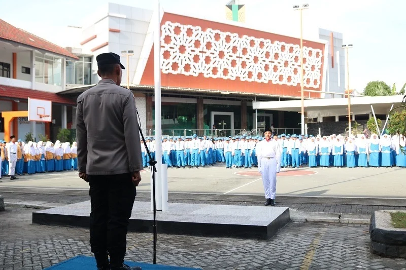 Siber Bullying dan Bijak Bermedia Sosial, Pesan Penting Kapolres Gresik untuk Siswa Spemdalas