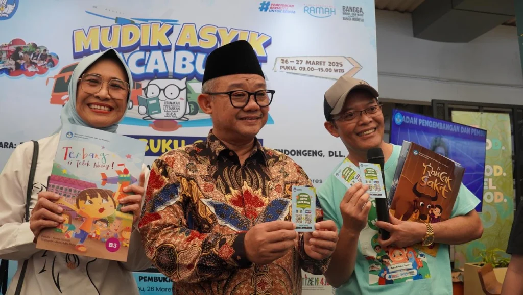 Antusiasme Pemudik Rasakan Pengalaman Baru: Mudik Ditemani Buku Bacaan Bermutu