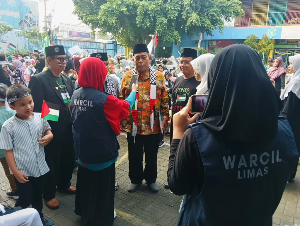 Wartawan Cilik SDM Limas Liput Aksi One Day Charity untuk Palestina