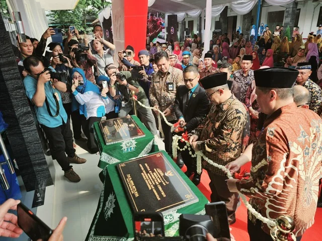 Mendikdasmen Resmikan Gedung Mutia Exhibition Center di SMK Muhammadiyah 3 Ngoro
