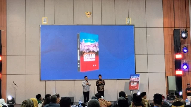 Prof Mu’ti Berikan Testimoni Buku Gerakan Islam Berkemajuan: Humor dan Inspirasi di Malam Tanwir Muhammadiyah