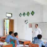 Siswa MTsM 15 Al Mizan Lamongan Belajar Menggali Cerita Inspiratif dari Dosen Unisda