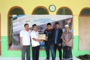 Gandeng Lazismu, KKN UMM 122 Gelar Bakti Sosial