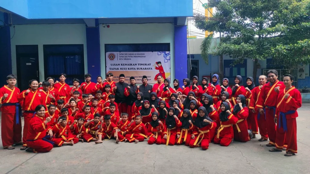 54 Siswa Tunjukkan Kemampuan Teknik dan Ketahanan Mental dalam Ujian Kenaikan Tingkat Tapak Suci Cabang 65 Kenjeran