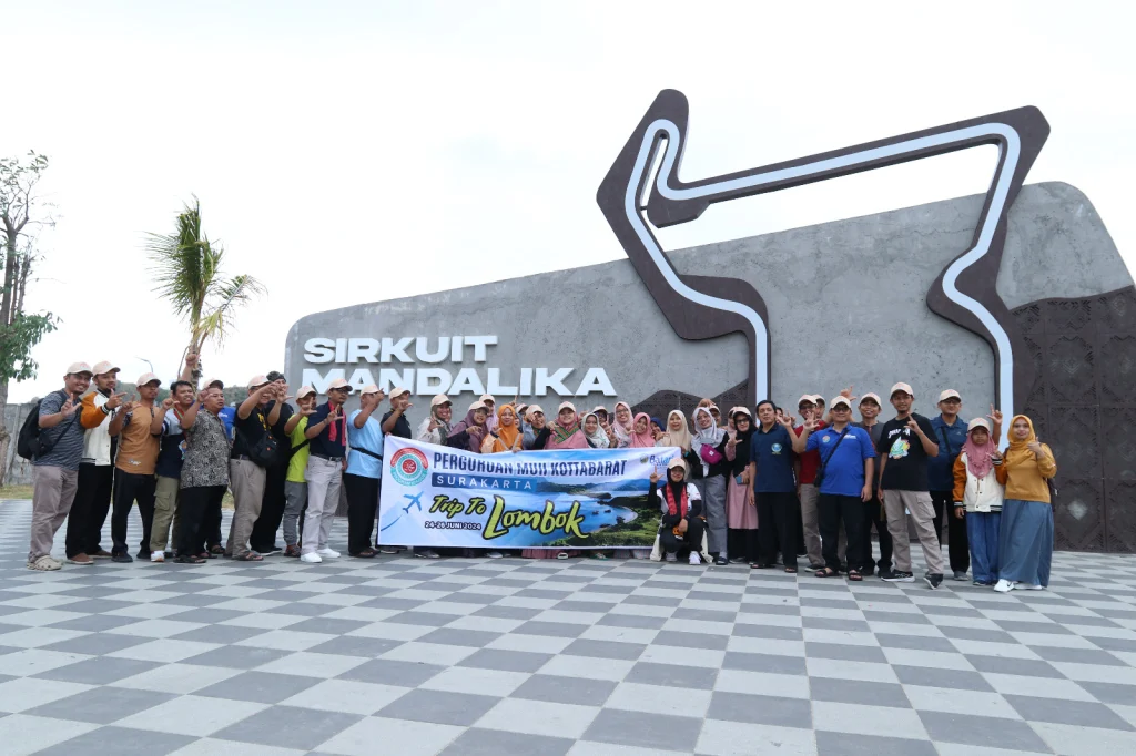 Puluhan GTK Perguruan Muhammadiyah Kottabarat Solo Nikmati Edutrip ke Lombok