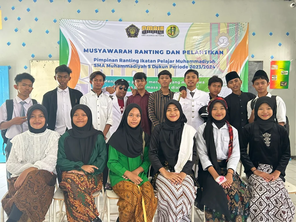 Smala Menggelar Fashion Show Pahlawan