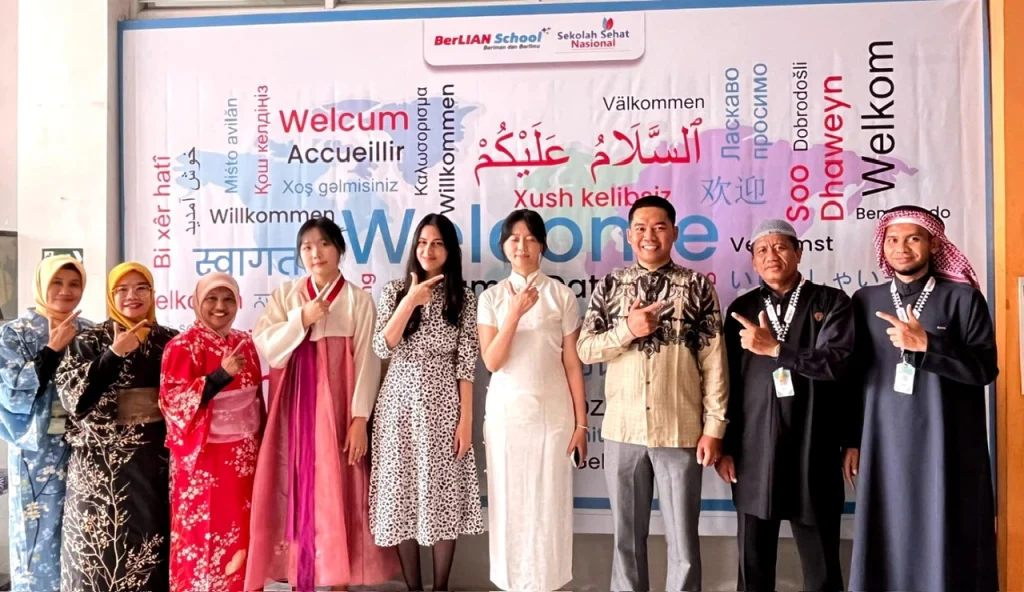 SD Muhammadiyah 2 GKB Jalin Kerja Sama dengan BIPA UNESA dalam International Day