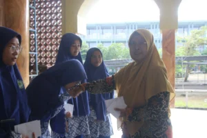 Inilah Peraih Rapor Terbaik Pada Mapel Kepondokan di MA Al-Ishlah Sendangagung