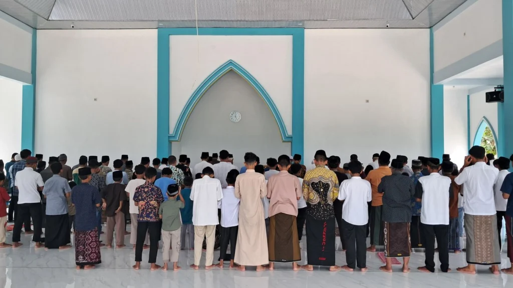 SD Muhammadiyah 2 Bojonegoro Laksanakan Shalat Jumat Perdana di Masjid Ahmad Dahlan