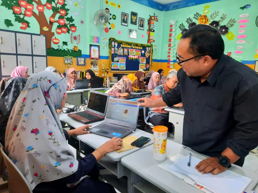 Tingkatkan Inovasi Pembelajaran, SD Muwri Gresik Adakan Pelatihan Augmented Reality
