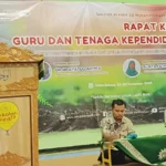 136 Guru dan Karyawan Sekolah Kreatif SD Muhammadiyah 16 Surabaya Ikuti Rapat Kerja Sekolah