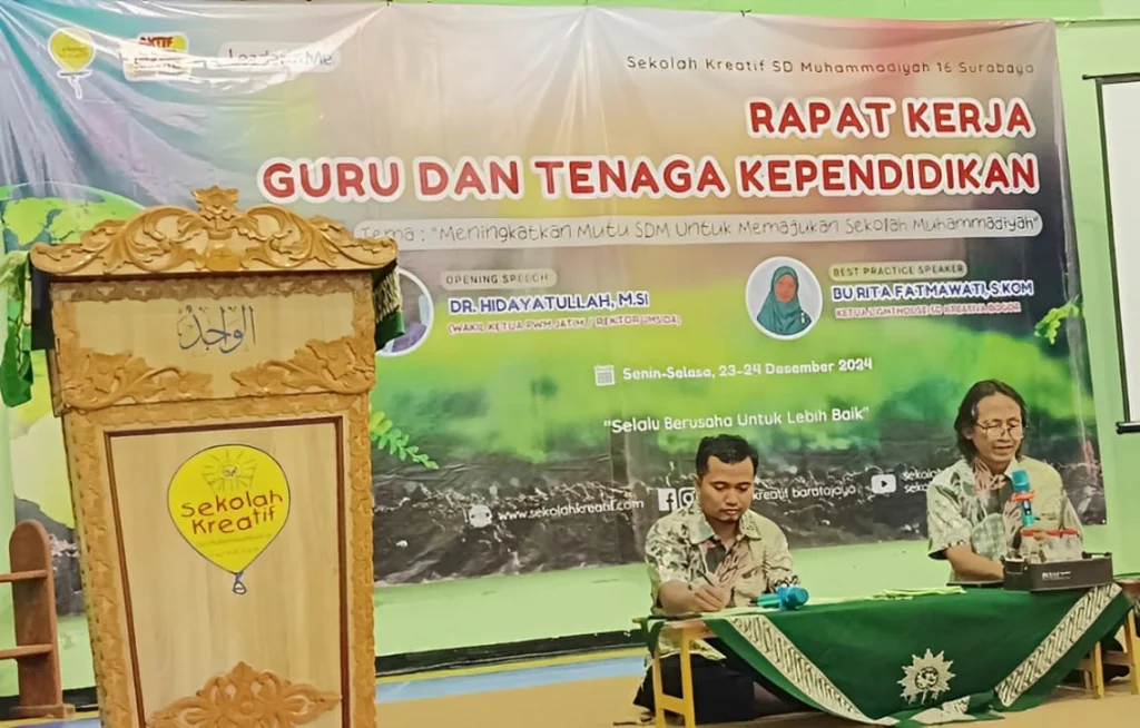 136 Guru dan Karyawan Sekolah Kreatif SD Muhammadiyah 16 Surabaya Ikuti Rapat Kerja Sekolah