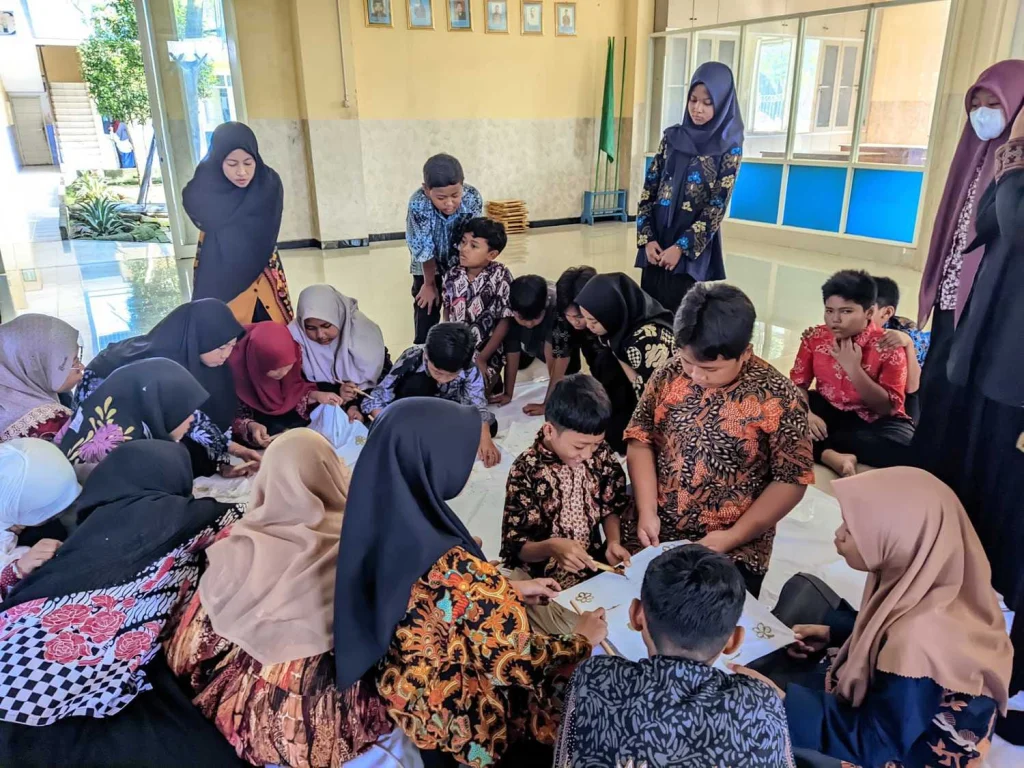 SD Muhdelta Peringati Hari Kartini dengan Membatik Bersama Narasumber Inspiratif