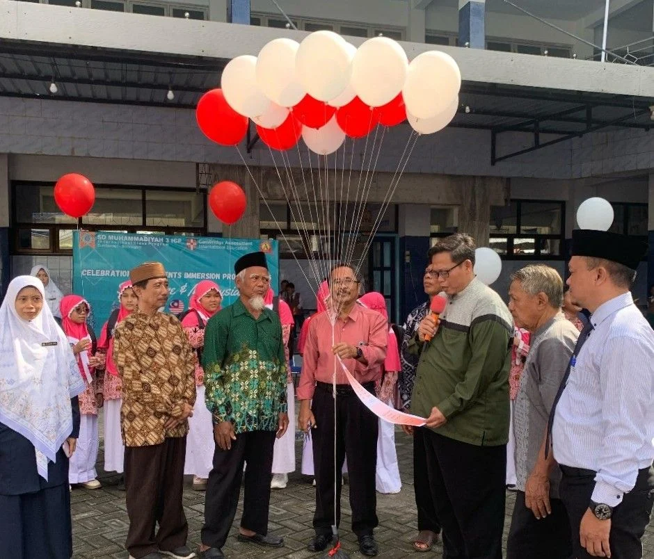 SD Muhammadiyah 3 ICP Sumberrejo Lepas 10 Siswa untuk Ikuti International Immersion Program ke Malaysia dan Singapura