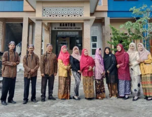 Unik! Guru KB Aisyiyah, TK ABA 1, dan MI Mutu Lopang Jadi Petugas Upacara Peringatan Hari Kartini