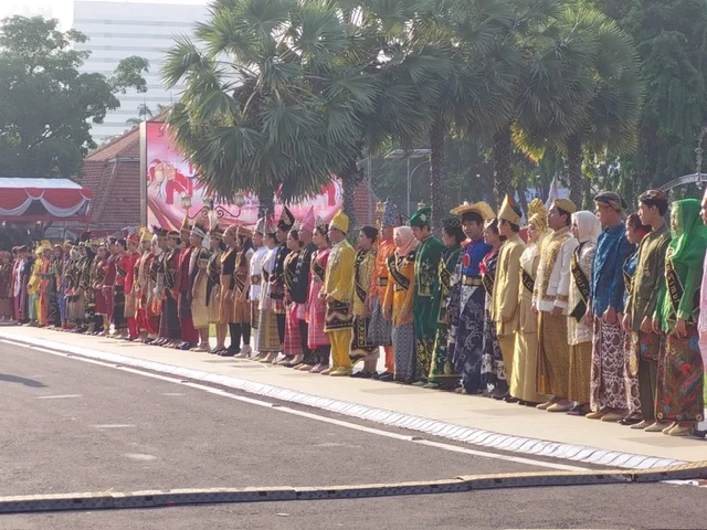 Parade Bhineka Meriahkan Upacara Peringatan Sumpah Pemuda ke-96 di Jatim