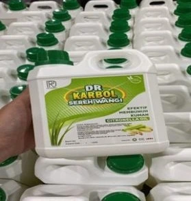 Latih Warga, Mahasiswa UMM Sulap Limbah Sereh Jadi Karbol