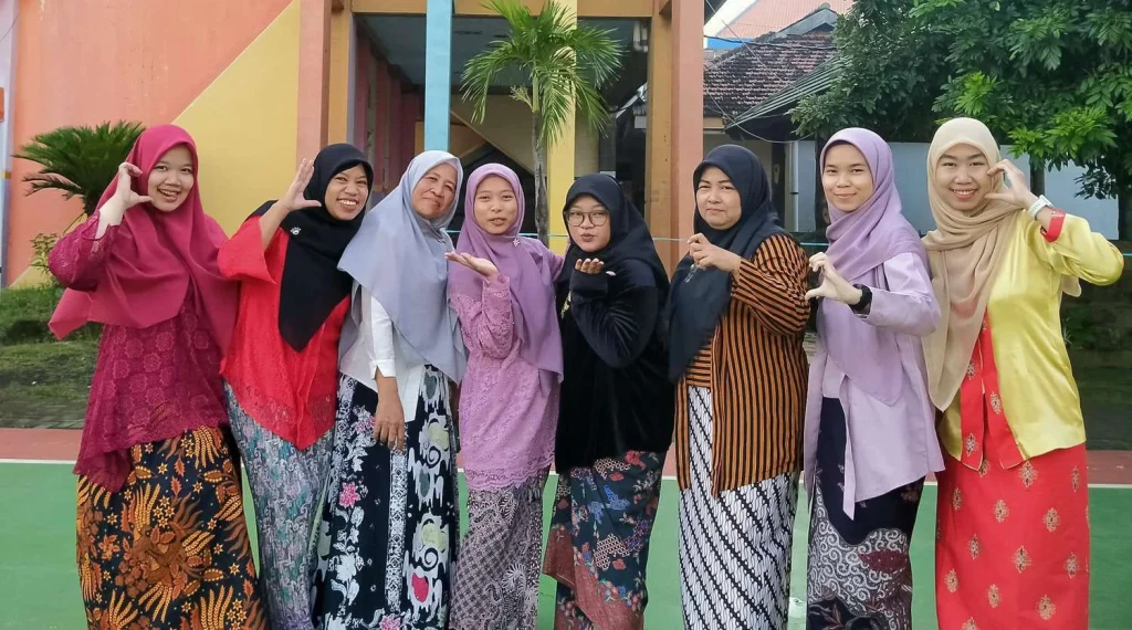 Smamuga Hidupkan Semangat Kartini Lewat Lomba Kreatif dan Pakaian Adat