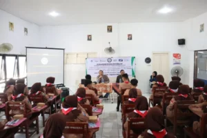 Unair Latih Siswa SMK Pamekasan Kembangkan Tabir Surya dari Nanopartikel Ramah Lingkungan