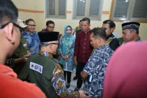 Wamendikdasmen Tinjau SPMB di Surabaya