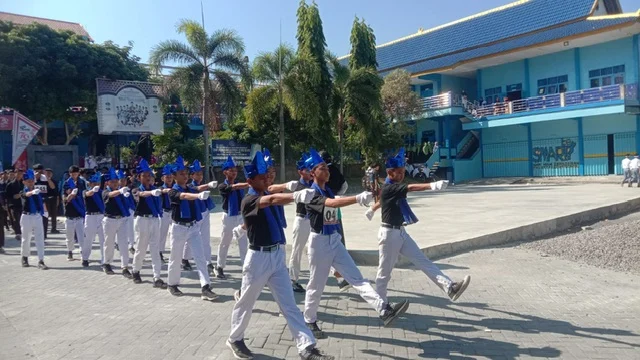 2188 Santri Al-Ishlah Rayakan HUT Ke-79 RI dengan Lomba Gerak Jalan