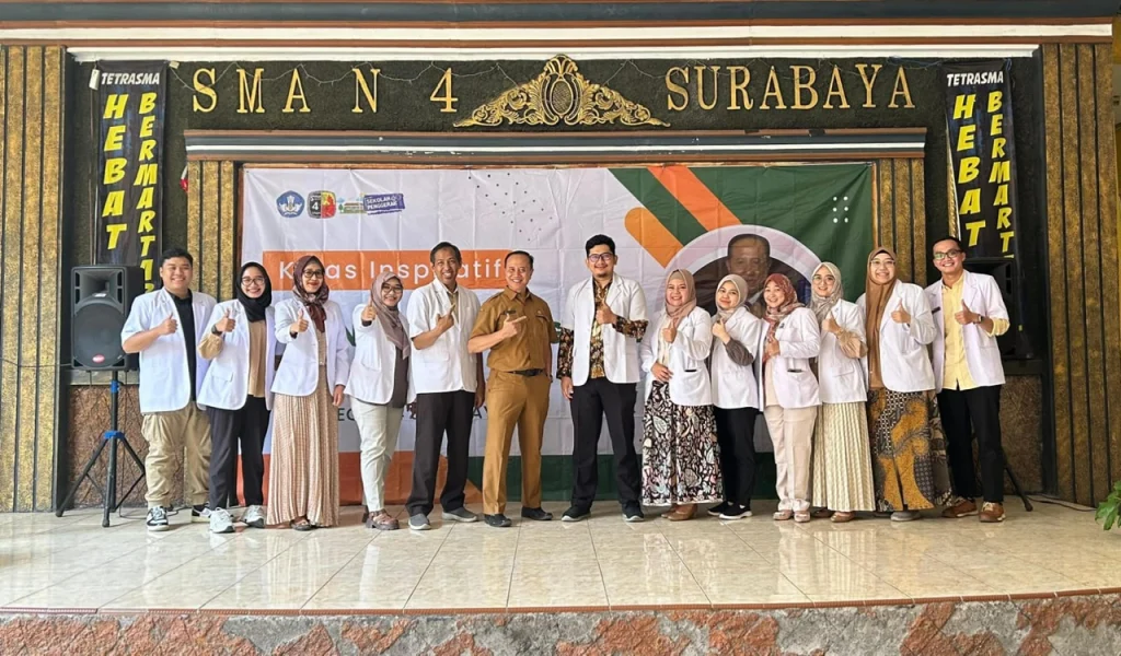 Dokter FK UM Surabaya Kunjungi SMA Negeri 4 Surabaya pada MPLS Hari Pertama