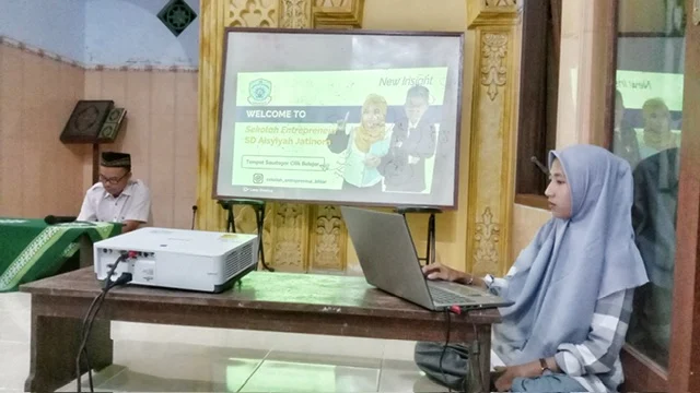 SD Aisyiyah Jatinom Kabupaten Blitar Rencanakan Program Naik Pesawat ke Malaysia