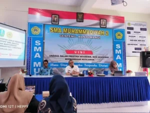 Kacabdindik Banyuwangi Hadiri Rapat BOS dan BOPP di SMA Muha Genteng