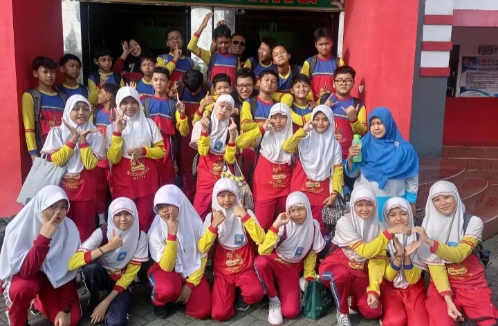 Swimming Class Murid Kelas 6 SD Muhammadiyah Kota Blitar di Water Park Sumber Udel Kota Blitar