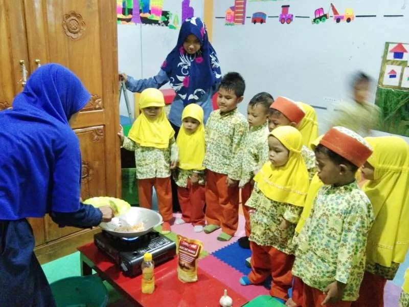 Lewat Praktik Memasak, Anak-Anak Ini Dikenalkan Cita Rasa Sayuran