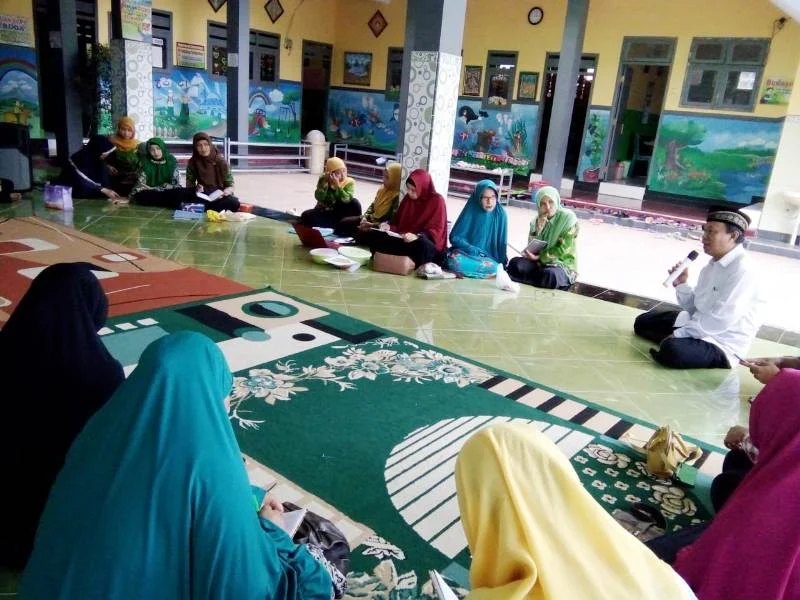 Gaji Guru Tak Seberapa Tapi Allah Mencukupi dengan Caranya