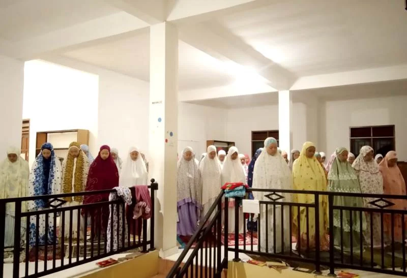 Santri Aisyiyah Boarding School Gelar Shalat Khusuf di Dua Tempat