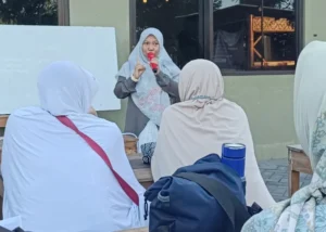 Tim Abdimas Umsida Sosialisasi Produk Halal di Kedung Peluk