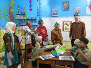 Kagum dengan Literasi Sekolah Ini, Abdul Mu’ti Ingin Jadi Anak SD Lagi