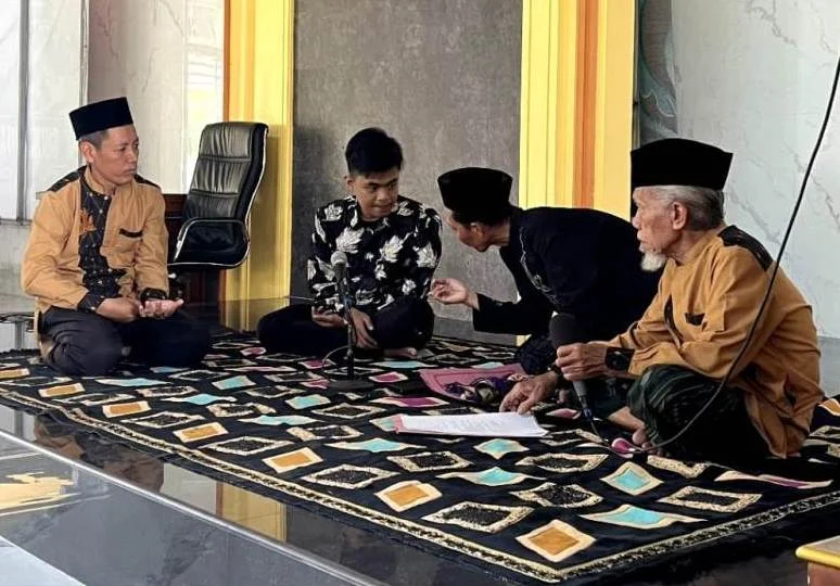 Masuk Islam Disaksikan Santri Pondok