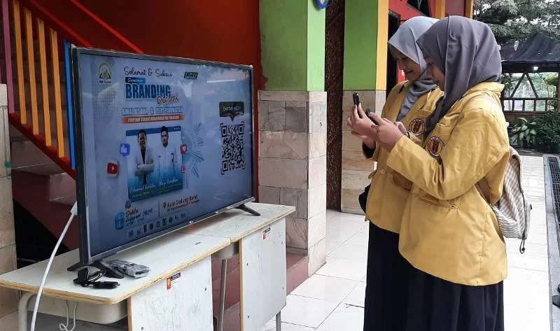 Absensi Digital Seminar PCM Ini Bikin Bingung Peserta dengan HP Jadul