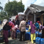 Kader Muhammadiyah Kirim Air Bersih ke Desa Kekeringan di Bojonegoro