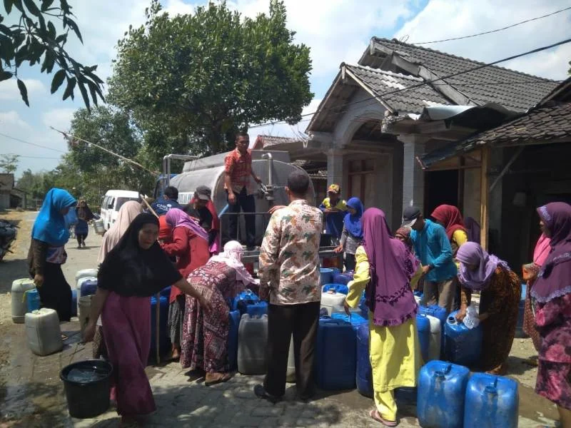 Kader Muhammadiyah Kirim Air Bersih ke Desa Kekeringan di Bojonegoro
