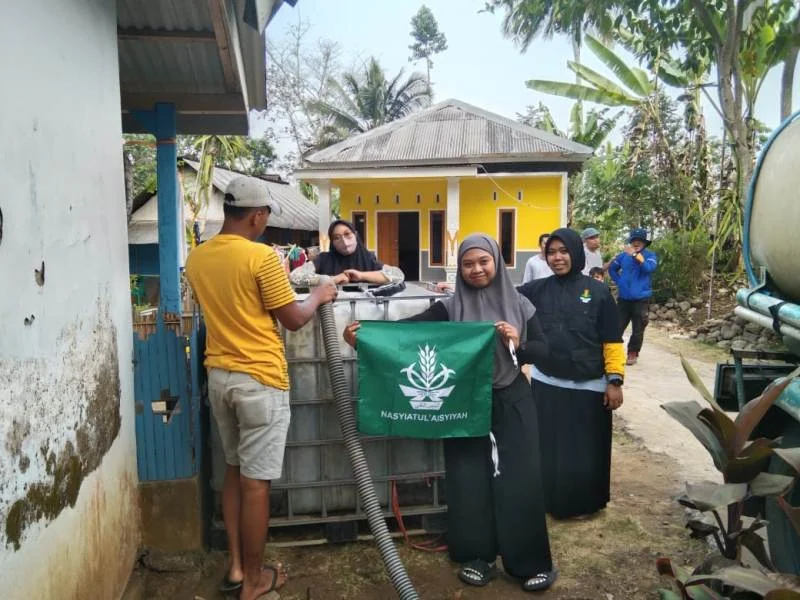 Sumpah Pemuda, AMM Kirim Air ke Warga Desa