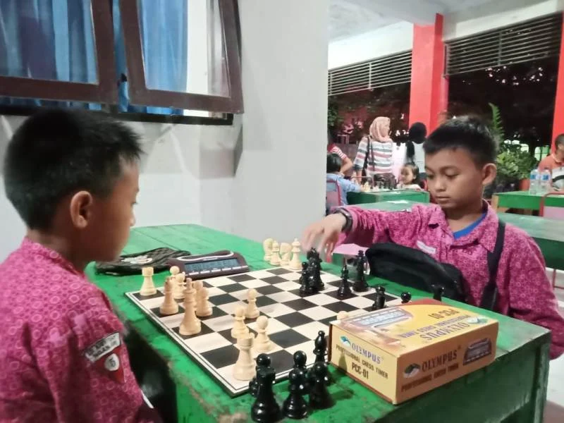 Begitu Menang, Pemain Catur Cilik Ini Berlarian di Arena Turnamen