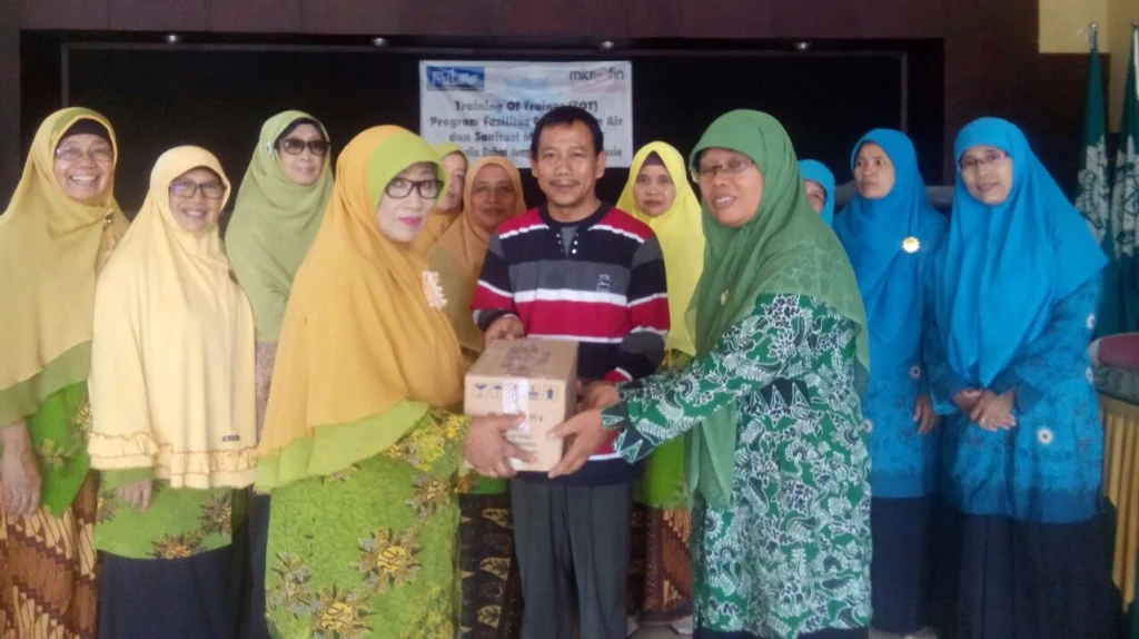 Sehari Dibentuk, Posko Banjir Luapan Bengawan Solo ini Beri Pengobatan Gratis dan Distribusikan Ratusan Paket Sembako