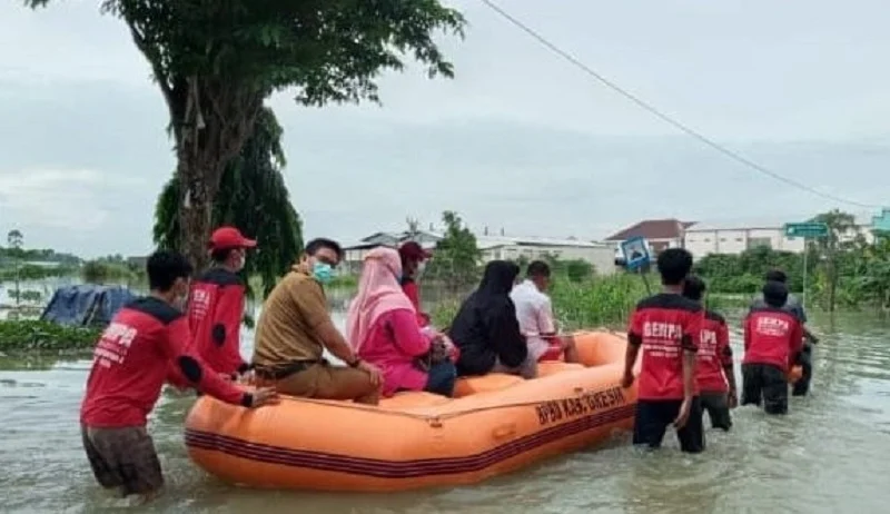 Gempa SMAM 8 Beraksi di Banjir Gresik Selatan