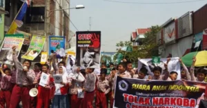 Ratusan Pelajar di Zona “Merah” Ini Deklarasikan Tolak Perdagangan Anak dan Narkoba