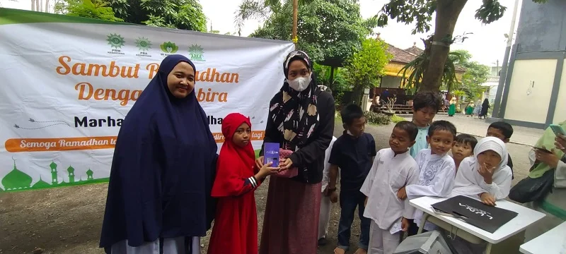 Siswa SD Almadany Dapat Doorprize HP di Acara Ini
