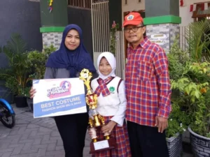 Siswa dan Ibunya Juara Best Costume, Siswa Lainnya Menangkan Lomba Sains