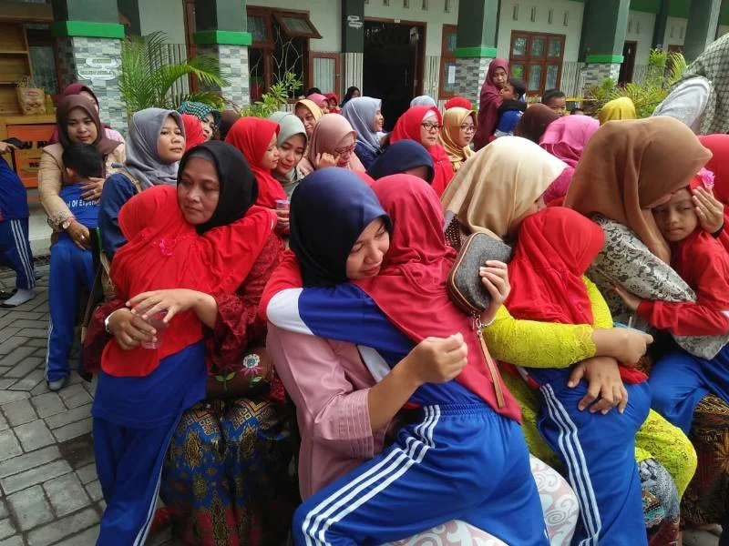 Hujan Tangis di Sekolah Ini ketika Memperingati Hari Ibu